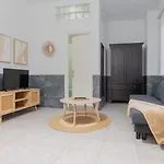 Panther Aladro Apartment *
